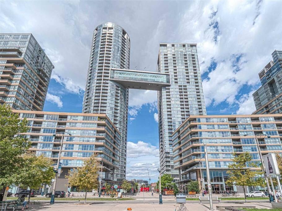 Cozy Condo In Downtown Toronto + Free Parking Exterior photo